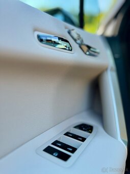 BMW iX 40 - 11