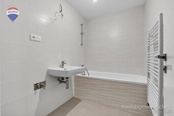 NA PREDAJ Slnečný 2-izbák s veľkým balkónom v Jarabinkách - 11