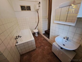 Rodinný dom s pozemkom vhodným na podnikanie - 11