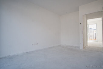 Skolaudovaný 4 izbový rodinný dom (121 m2) - 11
