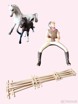 Predám stajňu Schleich s koňmi a príslušenstvom - 11