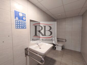 Priestory vhodné na ambulancie, kliniku alebo rehabilitáciu, - 11