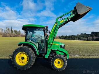Komunální traktor JOHN DEERE 4720. - 11
