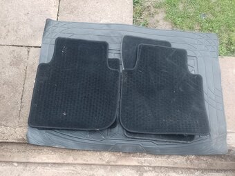 Predám gumené rohože kodiaq Superb 3 mercedes E - 11