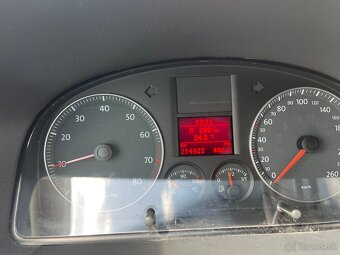 VW Touran 1,6 - 11