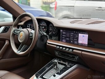 Porsche 911 Carrera 992 - 11