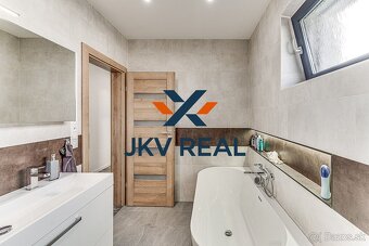 Moderný 5-izbový rodinný dom s bazénom a altánkom | Veľké Úľ - 11