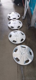 Disky kompletne + letné obutie + puklice original Ford. - 11