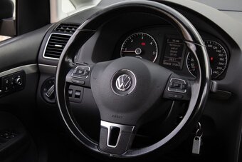 Volkswagen Touran - 11