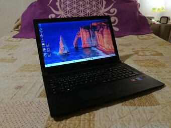 Lenovo. Intel i3. SSD 256 GB. 16 GB. Baterka dobrá. 15,6 FHD - 11