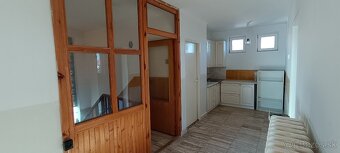 Na predaj 6-izbový rodinný dom v obci Matúškovo - 11