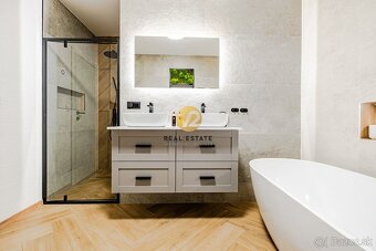 Novostavba – Kompletne zariadený rodinný dom s modernými tec - 11