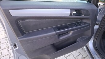 Opel zafira 1.8 benzin .7.miestna - 11