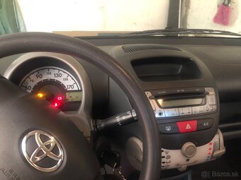 Toyota Aygo 1,0 5D . - 11