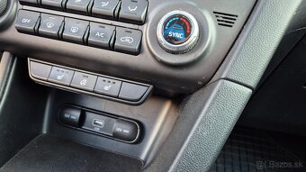 Kia Sportage 1.6 T-GDi Gold A/T SK 1 MAJITEL - 11