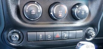Jeep Wrangler 2.8 CRD Sport A/T - 11