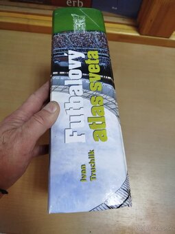 Futbalový atlas sveta--2015--Truchlik Ivan-- počet strán 144 - 11