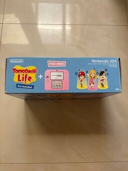 Nintendo 2DS TomoDachi Life + Hry & Box - 11