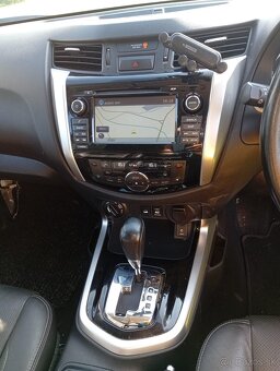 NISSAN Navara Tekna dCi DOUBLE CAB 4x4 Volant vpravo RV 2018 - 11