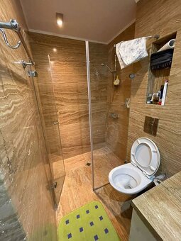 Penthouse s priestrannou terasou s vírivkou a panoramatickým - 11