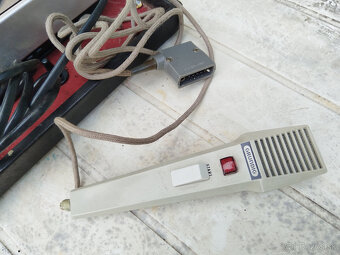 starý kufríkový diktafón - 11