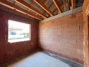 Rozostavaný 4i bungalov, pozemok 443 m2 / Veľké Bierovce - 11