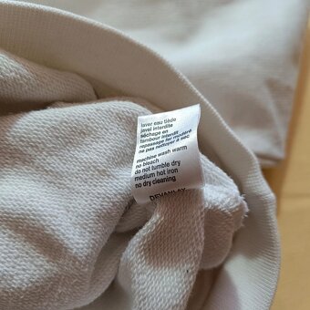 Lacoste biela mikina s kapucňou s veľkým logom S/M - 11