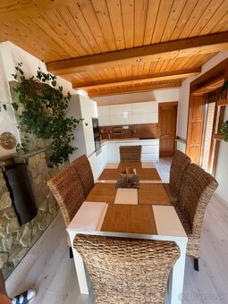 Rodinný dom s bazénom vo Veľkej Lehôtke - 11