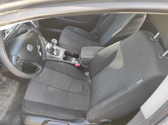 Rozpredám Volkswagen passat b6 sedan 1.9 TDI 77kW Bkc LA7T - 11