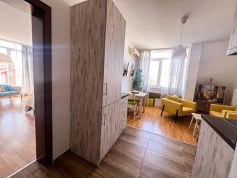 Štýlovo zariadený jednoizbový apartmán pre pohodlné bývanie  - 11