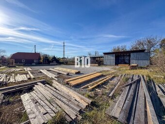 Stavebný pozemok v Lužiankach alebo sídlo firmy - 1157 m2 - 11