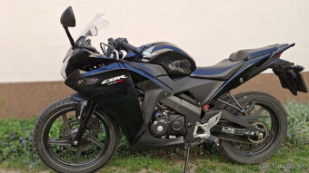 Honda CBR125R 2. generacia - 11