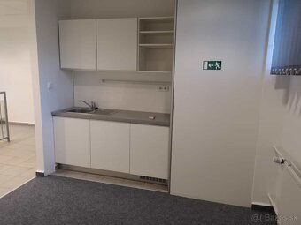 Prenájom kancelárskych priestorov v OD Prior v širšom centre - 11