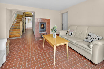 Na predaj priestranná 5-izbová chata s rozľahlým ovocným sad - 11