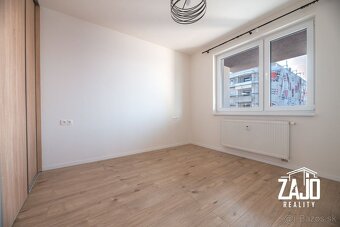 SVETLÝ 2 IZBOVÝ BYT S LOGGIOU A PARK. MIESTOM – TRENČÍN - 11