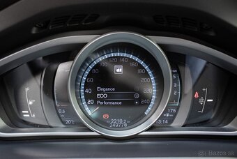Volvo V40 D2 2.0L 120k R-Design Edition - 11