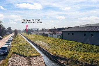 Na PREDAJ Slnečný, stavebný pozemok ,oplotený v obľúbene - 11