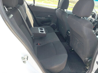 Chevrolet Cruze 1.6 16V LS - 11