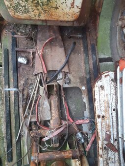 Rôzne stare motocykle nekompletné na ND - 11