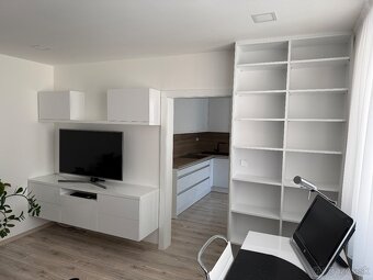 EXKLUZÍVNE NA PREDAJ 2-IZBOVÝ BYT , KROMPACHY - 11