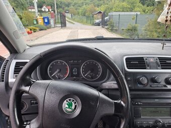 Škoda fabia II 1.6 mpi automat - 11