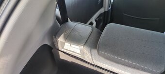 Predám Toyotu YARIS VVT-I, benzín, 1298cm3, 64 kW, KAT, 5-dv - 11