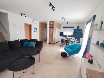 CHORVÁTSKO -  Atraktívna vila s bazénom 70m od mora-PRIVLAKA - 11