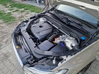 Volvo XC60 T8 Twin Engine 4x4 A/T 408k Hybrid (benz+elektr) - 11