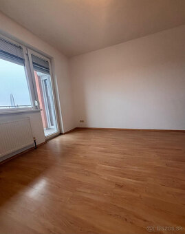 SENEC - NA PREDAJ 2 izbový byt s vlastným parkovaním, pri St - 11