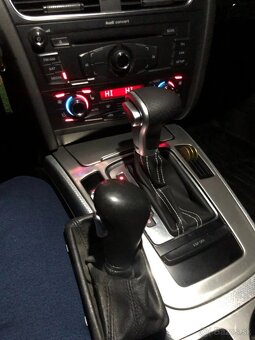 Radiaca páka pre automat AUDI / čierna biela červená nitka - 11