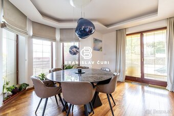 6 IZB. DOM NA PEREŠI S JAZIERKOM A NÁDHERNOU ZÁHRADOU - 11