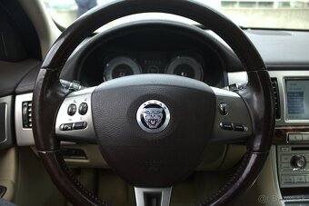 Jaguar F-Pace 2.0 I4 300k Prestige AWD AT8 - 11