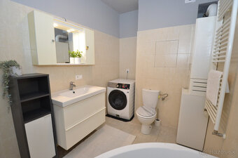 Pekný 2-izb. byt so šatníkom a vlastným kúrením. Nízke nákla - 11