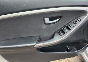 Hyundai i30 1.6-spotř.5l/100km - 11